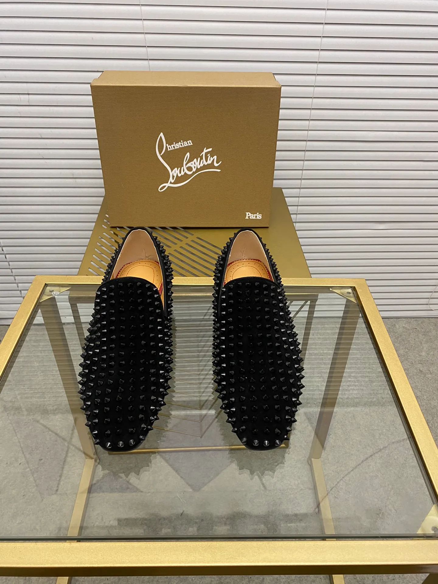 Made to order. Ex-factory price 500. christian louboutin (CL red sole shoes) counter series, casual sneakers for couples 📢 📢 📢 Exclusive hot style release 🎈🎈💪 Movable latex feet 👻 Finished outsole line [Proud] 😝Female 35-40# Male 38#-46, global supply😝 [Top version]: Original imported genuine leather upper, top original leather lining, original molded TPU outsole, original 1:1 detail processing, original shoe last,